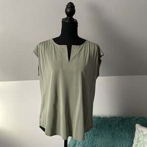 Loft Women’s Sleeveless V-Neck top